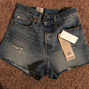 NWT Levi’s wedgie fit shorts